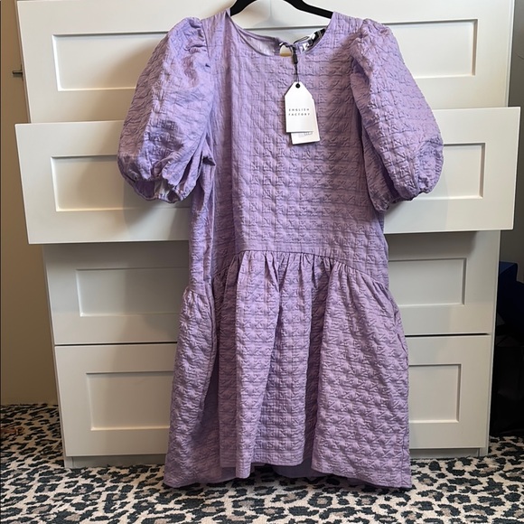 English Factory Dresses & Skirts - English Factory Lavender Puff Sleeve Textured Dress
